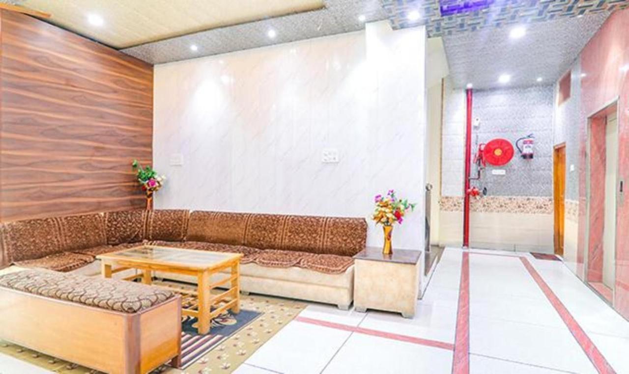 Capital O 64299 Hotel Suncity Juhi Bari Luaran gambar