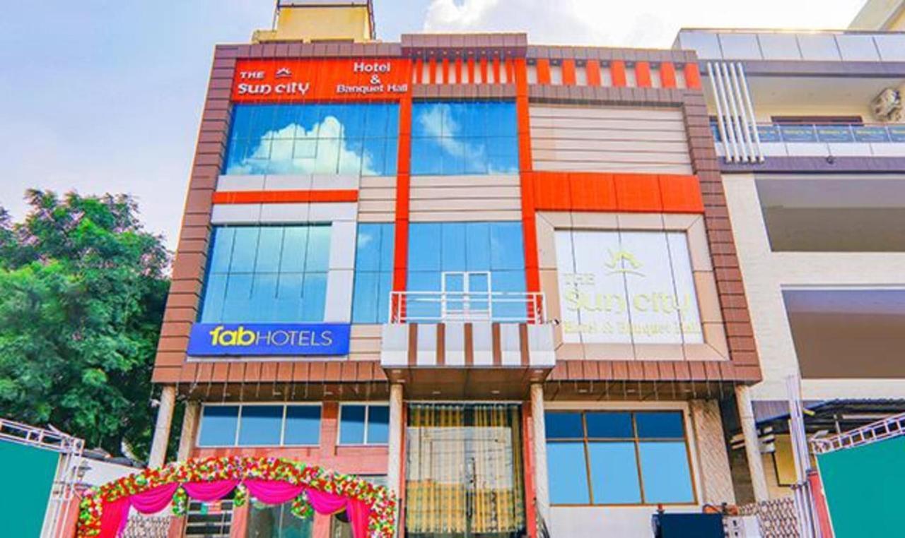 Capital O 64299 Hotel Suncity Juhi Bari Luaran gambar
