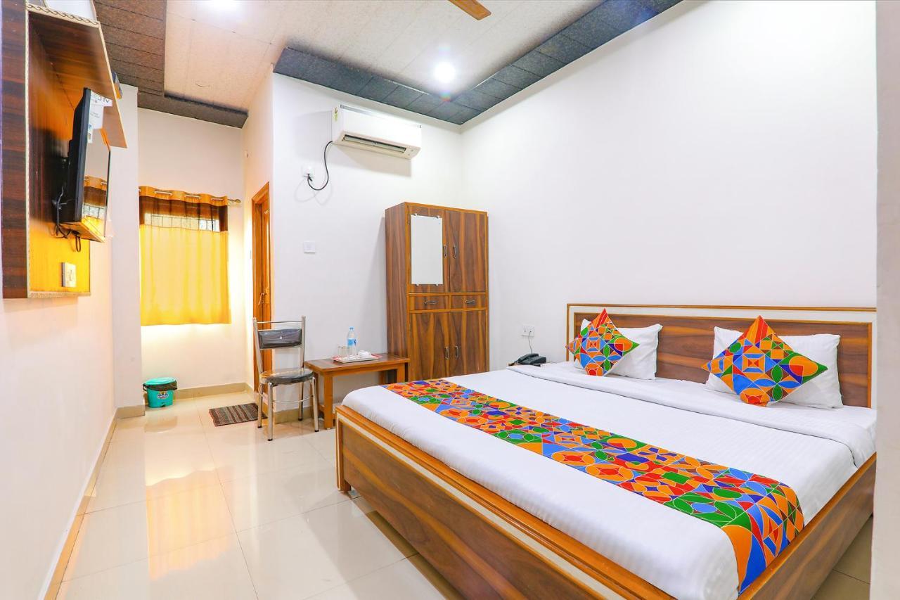 Capital O 64299 Hotel Suncity Juhi Bari Luaran gambar