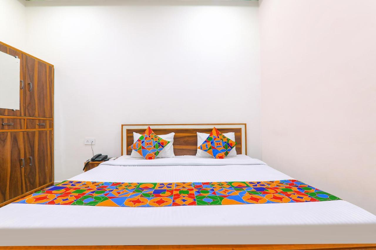 Capital O 64299 Hotel Suncity Juhi Bari Luaran gambar