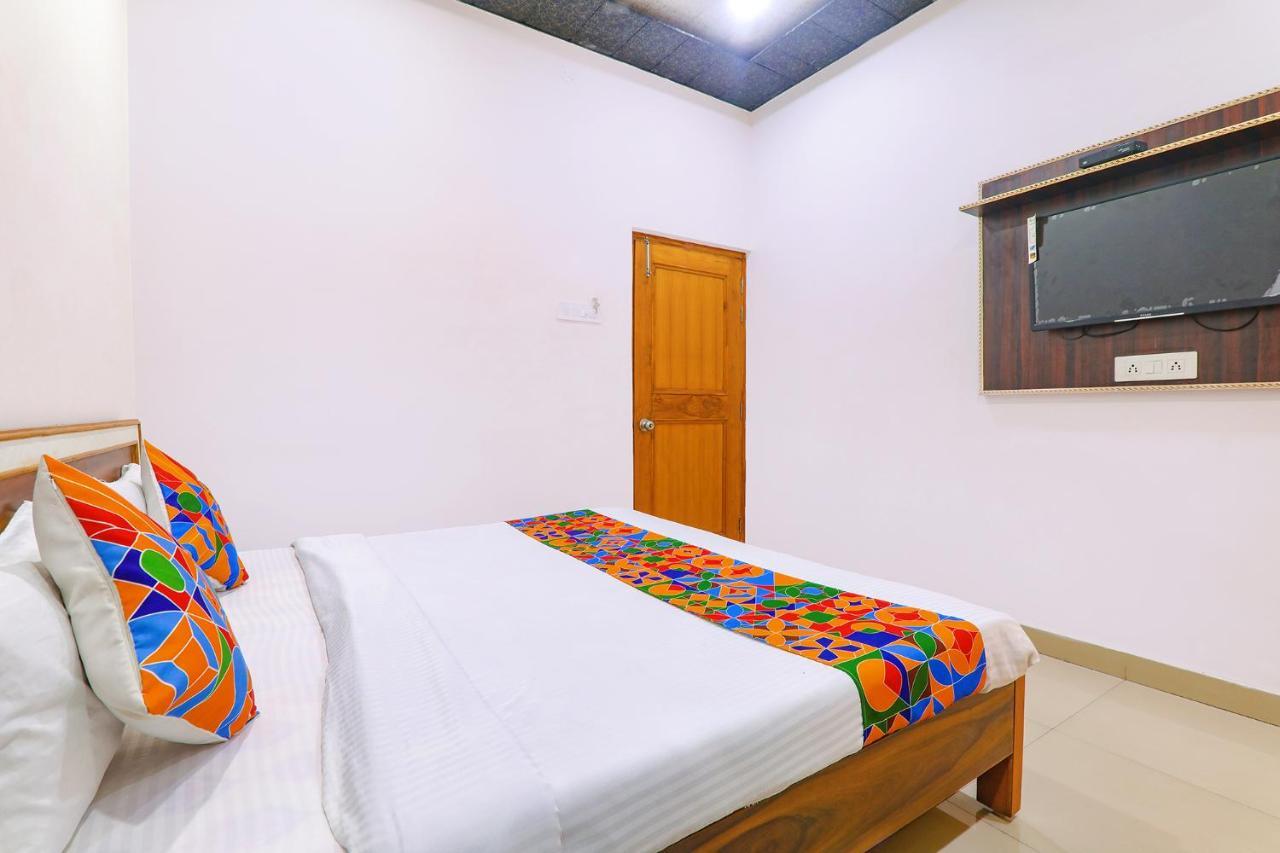 Capital O 64299 Hotel Suncity Juhi Bari Luaran gambar