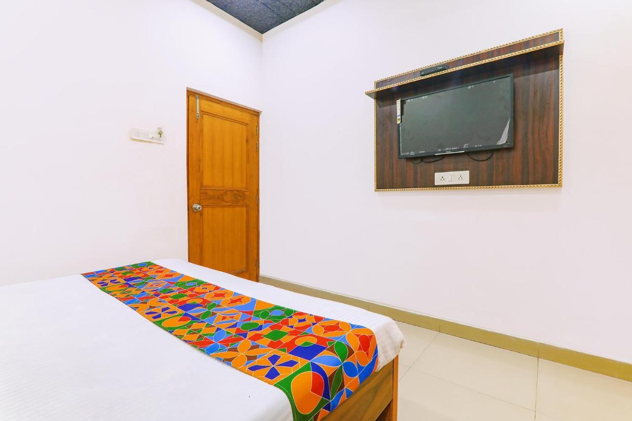 Capital O 64299 Hotel Suncity Juhi Bari Luaran gambar