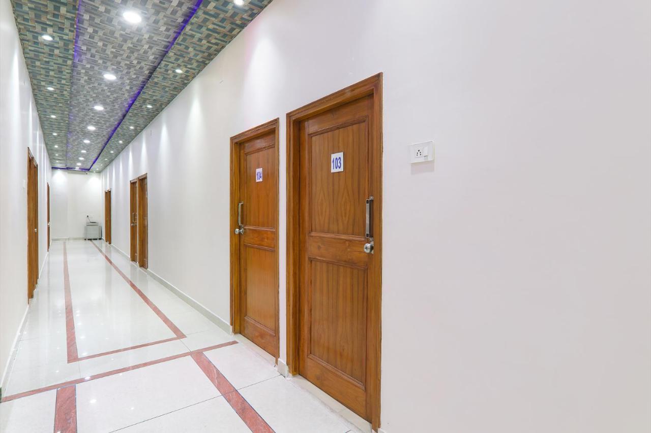 Capital O 64299 Hotel Suncity Juhi Bari Luaran gambar